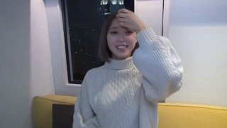 最美的新娘，白丝高跟露脸性感好身材，穿着新娘妆诱惑狼友，揉奶玩逼对着镜子发骚，抠弄骚穴淫水多多真刺激